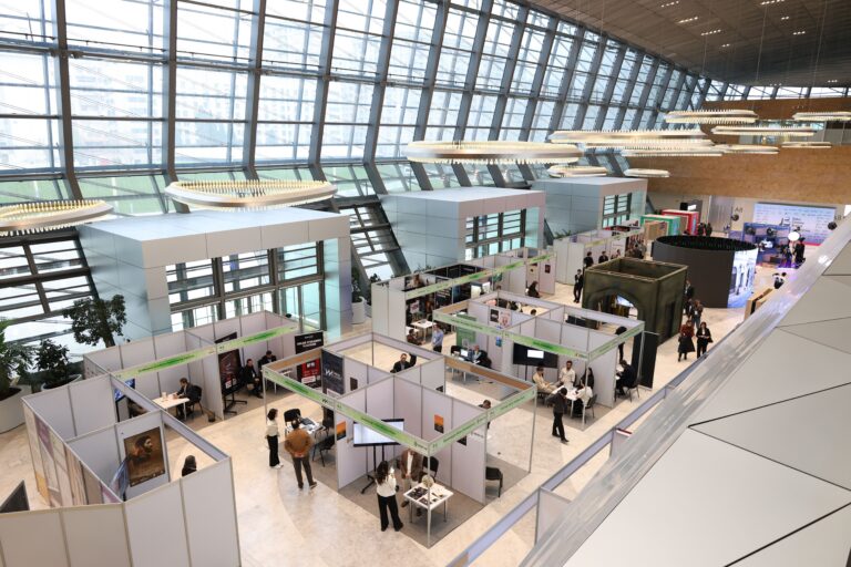 Location de kiosque d'exposition clé en main installée par le fournisseur sur un salon